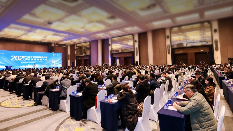 根据市场调研，上海地区机房改造成本大致如下：