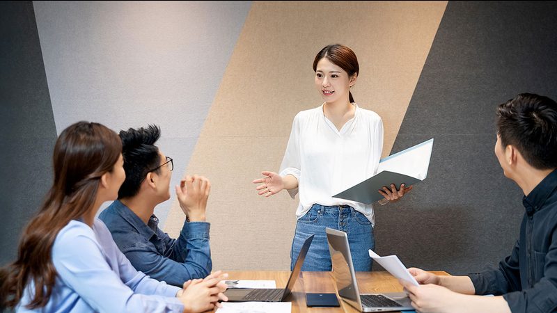 合作背景：企业数字化转型加速，IT外包需求激增